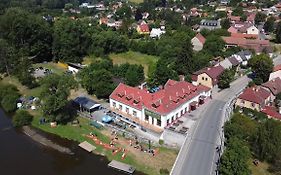 Ostende Chocerady - ubytování u řeky
